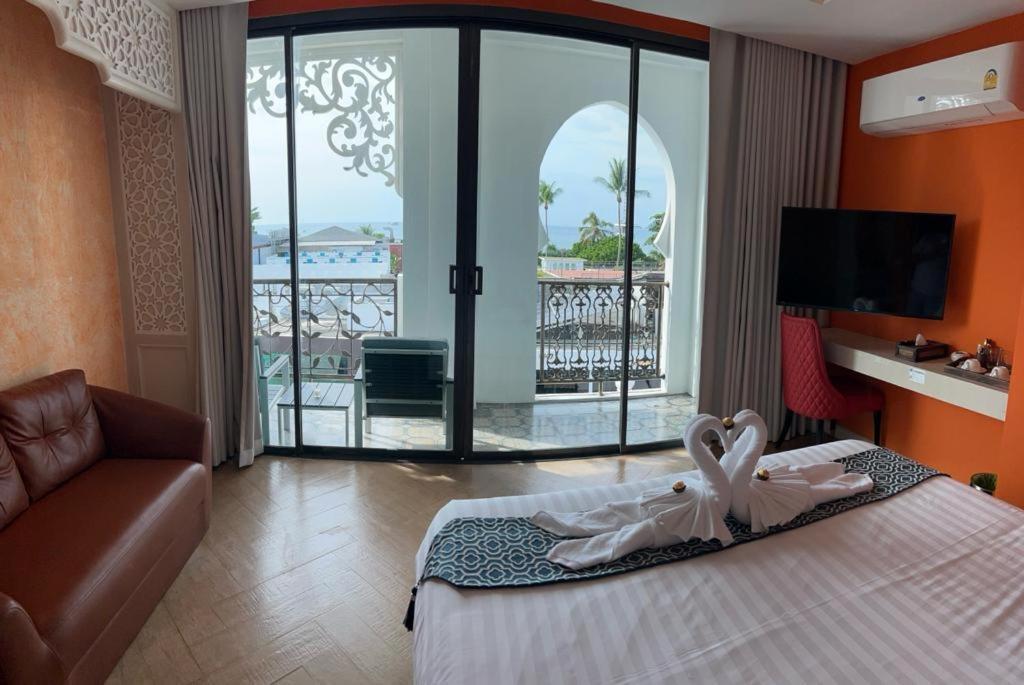 Le Maroc Hotel Patong Exterior photo